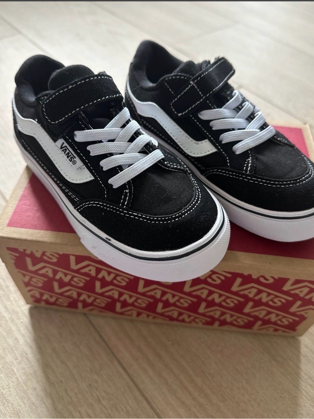 Little Kids Old Skool V Shoe NWB size 11 toddler